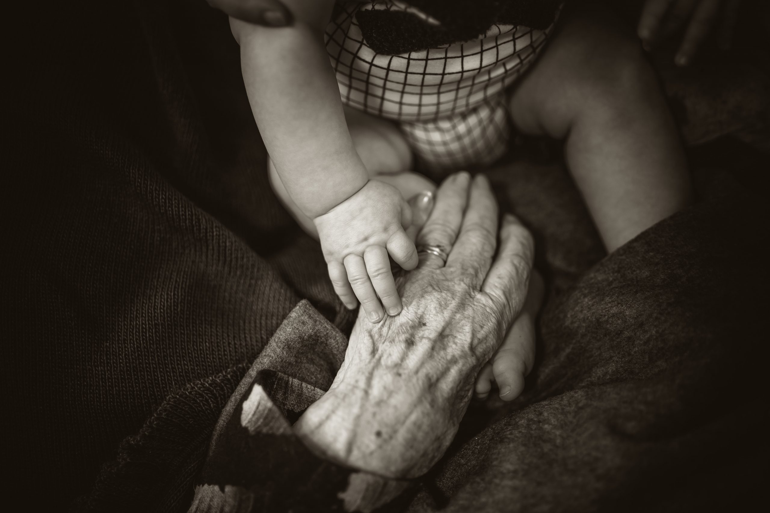 Upominki na dzień babci – wyjątkowe pomysły na podarunki dla naszych kochanych babć